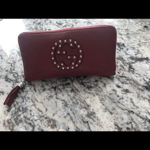 Gucci AUTHENTIC zip around wallet
